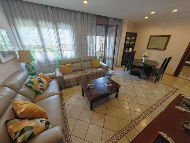 Appartamento in vendita di 158 m² in Via Salvatore Pironi, 6