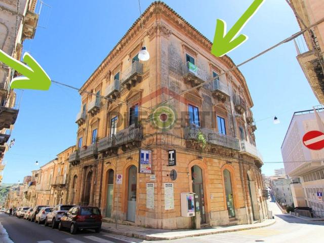 Appartamento in vendita di 158 m² in Via Sant&apos Anna, 82