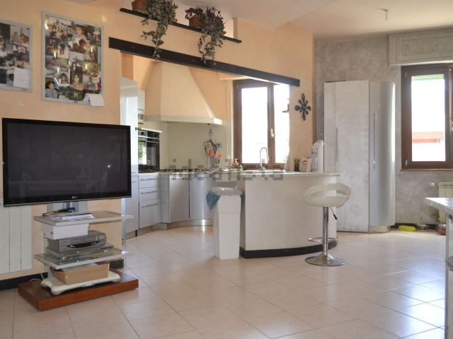 Appartamento in vendita di 158 m² in Via Stefanina Moro