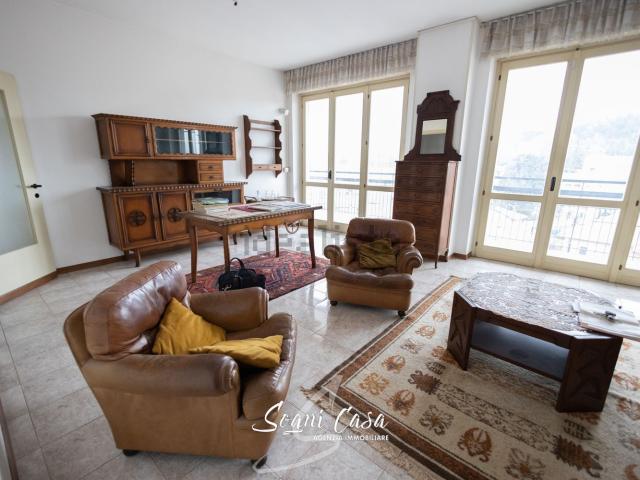 Appartamento in vendita di 158 m² in Via Roma