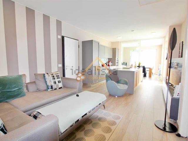 Appartamento in vendita di 158 m² in Via Vandelli, 25