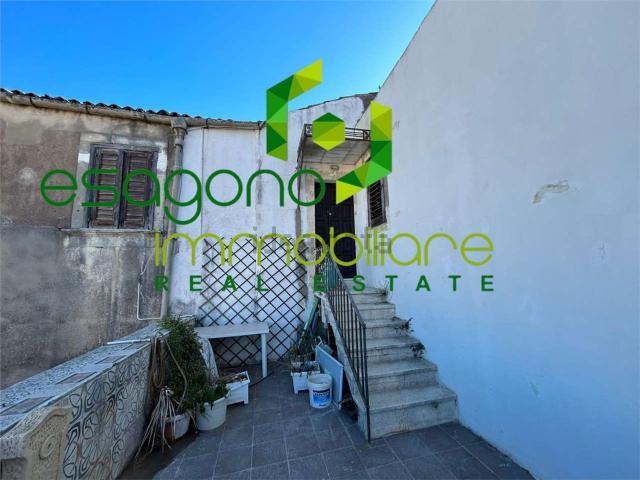 Appartamento in vendita di 158 m² in Via Vincenzo Mirabella