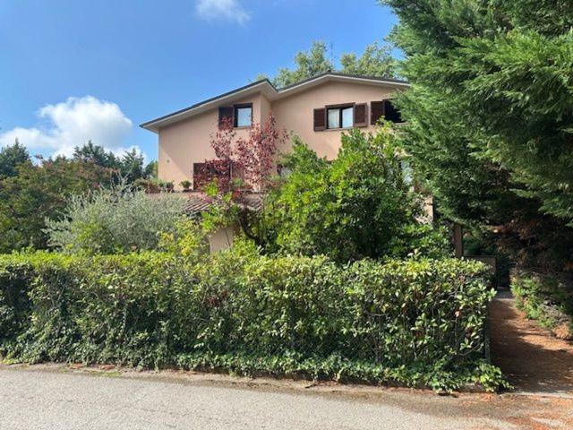Appartamento in vendita di 158 m² in Strada San Galigano Rimbocchi, 18