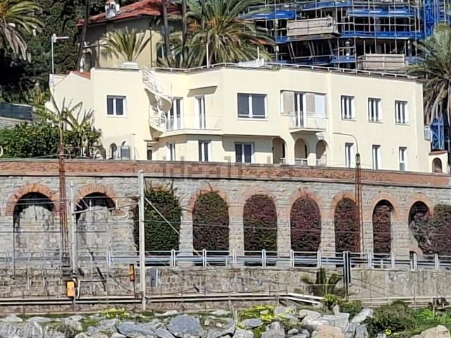Appartamento in vendita di 159 m² in Via Charles Garnier, 54