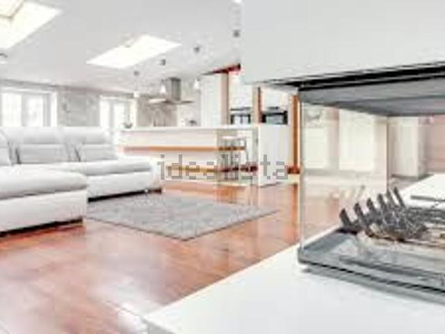 Appartamento in vendita di 159 m² in Via Andrea Naccari