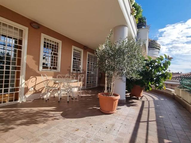 Appartamento in vendita di 159 m² in Via Andrea Cascella
