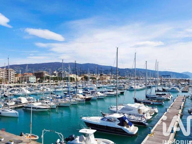Appartamento in vendita di 159 m² in Via Alberto Salietti