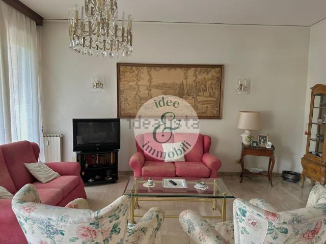 Appartamento in vendita di 159 m² in Via Arturo Toscanini