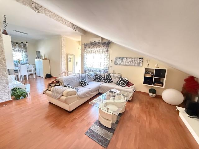 Appartamento in vendita di 159 m² in Via Gabriele Amico Valenti, 40