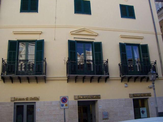 Appartamento in vendita di 159 m² in Via Garibaldi