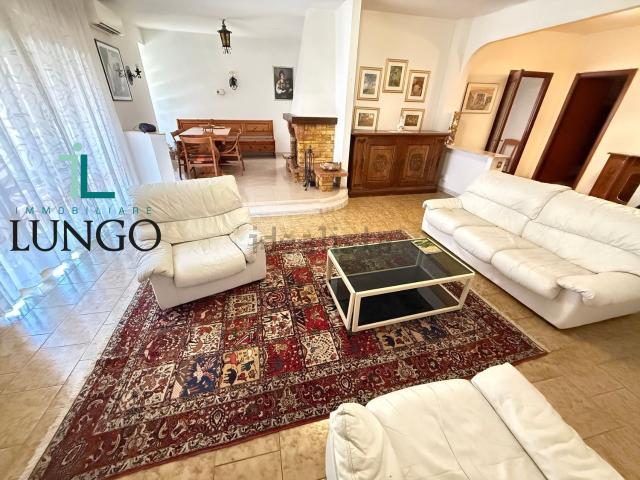 Appartamento in vendita di 159 m² in Via dei Peligni, 39