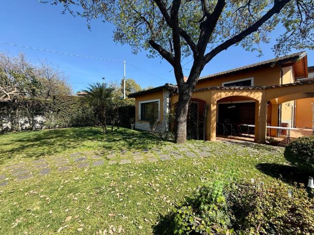 Appartamento in vendita di 159 m² in Via delle Magnolie, 4