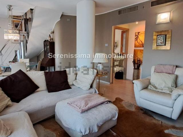 Appartamento in vendita di 159 m² in Via Firenze