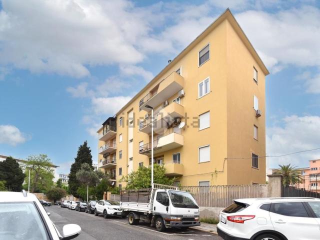 Appartamento in vendita di 159 m² in Via Francesco Angioni Contini, 8