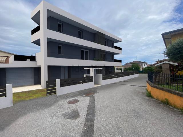 Appartamento in vendita di 159 m² in Via L. Dona&apos , 31