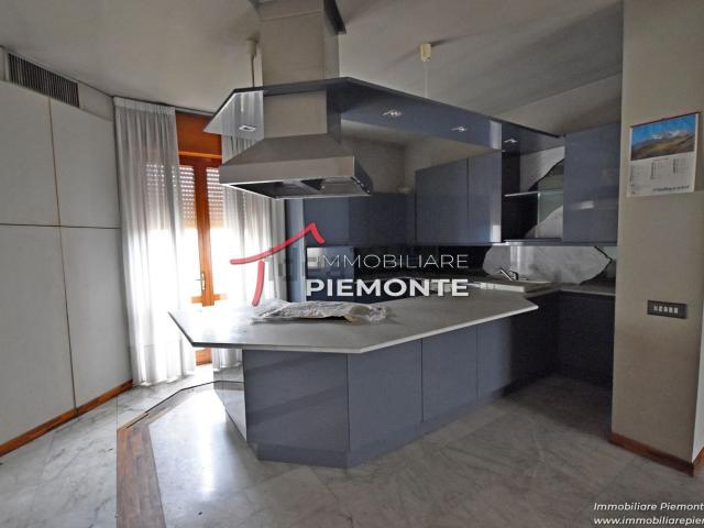 Appartamento in vendita di 159 m² in Via Maggiora, 86