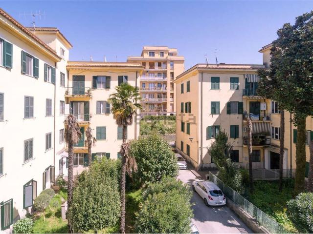 Appartamento in vendita di 159 m² in Via Petraia