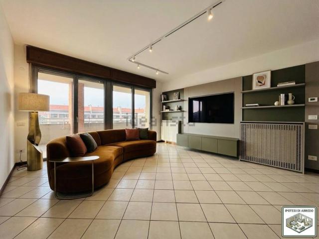 Appartamento in vendita di 159 m² in Via Romeo Salvini