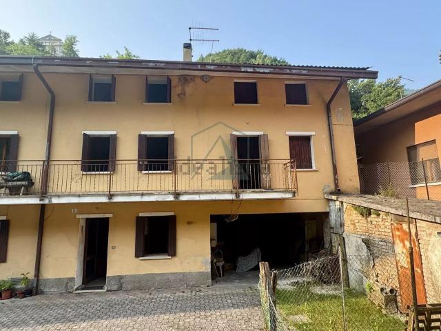 Appartamento in vendita di 159 m² in Frazione Schievenin, 101