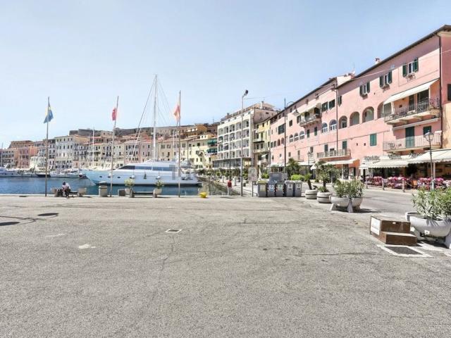 Appartamento in vendita di 159 m² in Piazza Camillo Benso Conte di Cavour, 40