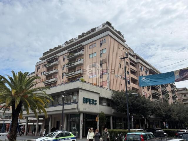 Appartamento in vendita di 159 m² in Piazza della Rinascita, 74
