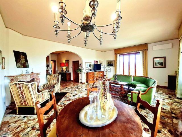 Appartamento in vendita di 160 m² in Via Dorvà Bellucci