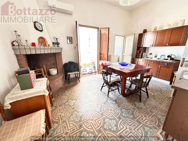 Appartamento in vendita di 160 m² in Via C. Battisti, 21