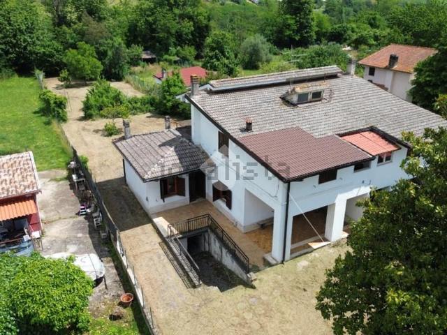 Appartamento in vendita di 160 m² in Via Colle Fontana Vecchia, 64