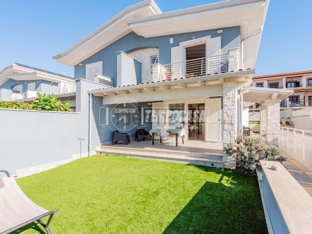 Appartamento in vendita di 160 m² in Via Colle Velia, 24