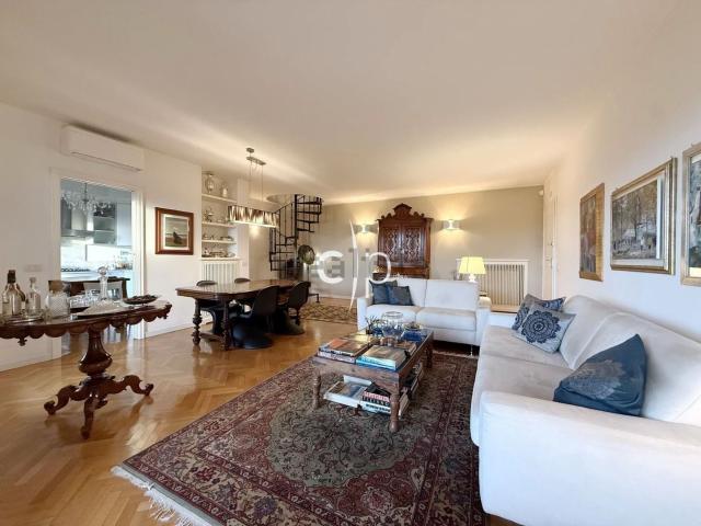 Appartamento in vendita di 160 m² in Via Cadorna