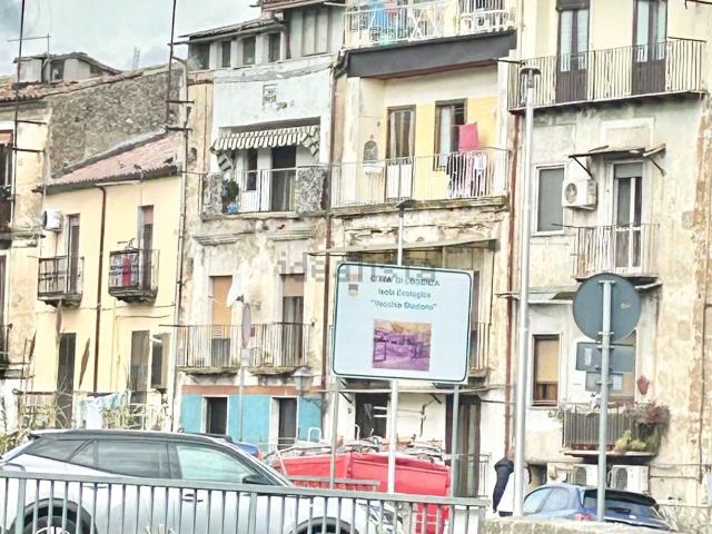 Appartamento in vendita di 160 m² in Via Carlo d&apos Aquino, 11