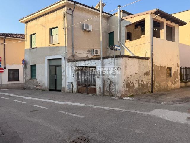 Appartamento in vendita di 160 m² in Via Carso, 7