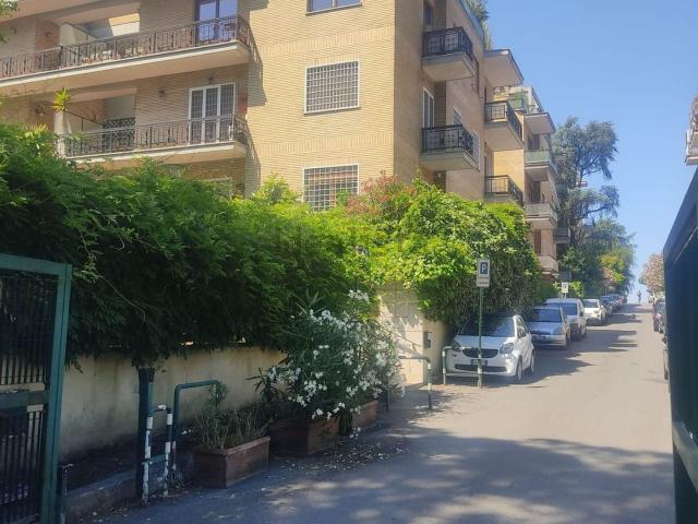 Appartamento in vendita di 160 m² in Via Casal Saraceno
