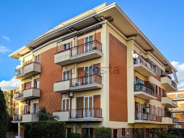Appartamento in vendita di 160 m² in Via Cassia, 1020