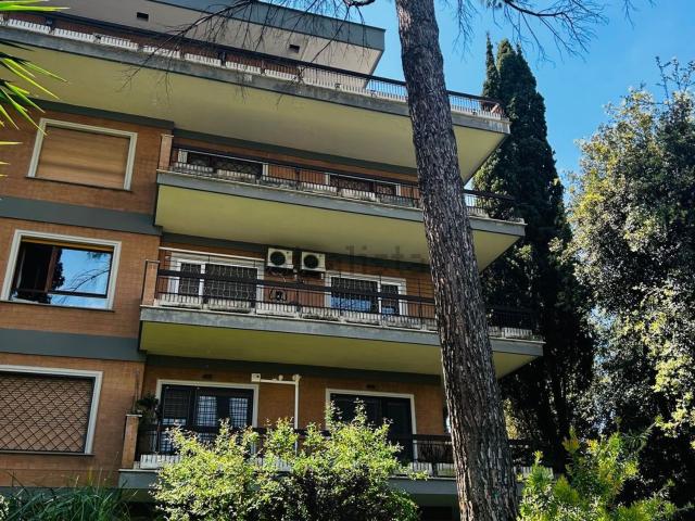 Appartamento in vendita di 160 m² in Via Cassia, 851