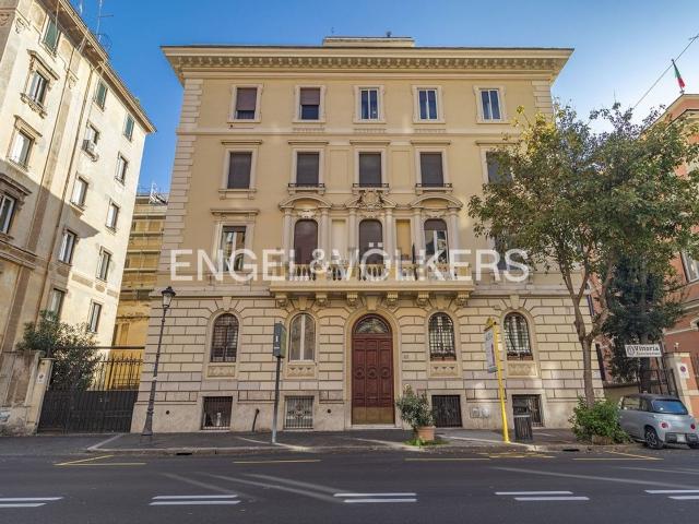 Appartamento in vendita di 160 m² in Via Crescenzio