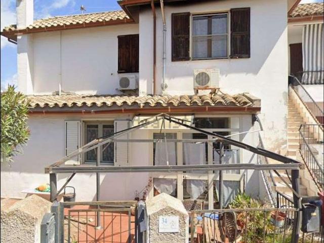 Appartamento in vendita di 160 m² in Via al Mare, 34