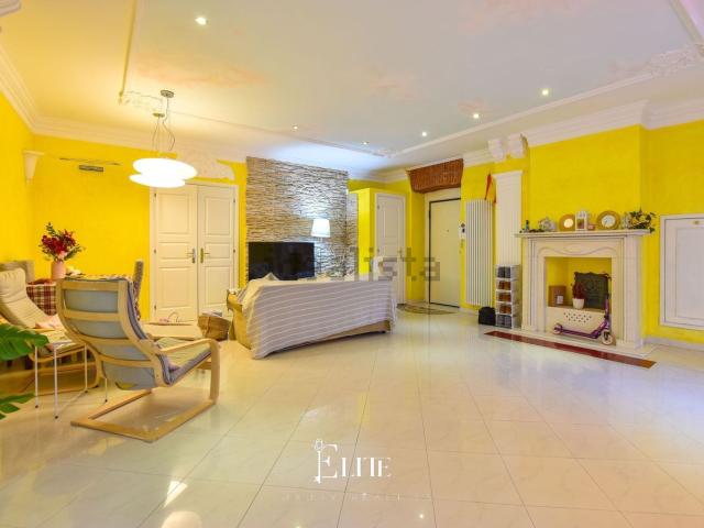 Appartamento in vendita di 160 m² in Via Albuzzi, 6