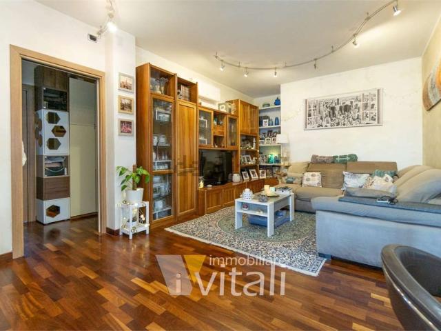 Appartamento in vendita di 160 m² in Via Alessandro da Caverzago