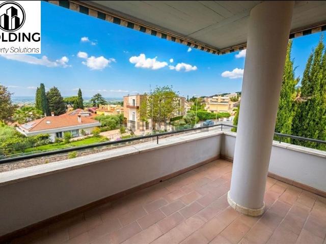 Appartamento in vendita di 160 m² in Via Alfonso Benedetti