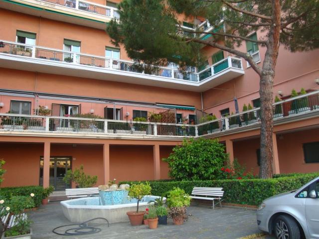 Appartamento in vendita di 160 m² in Via all&apos Asilo Davide e Delfina Garbarino, 2