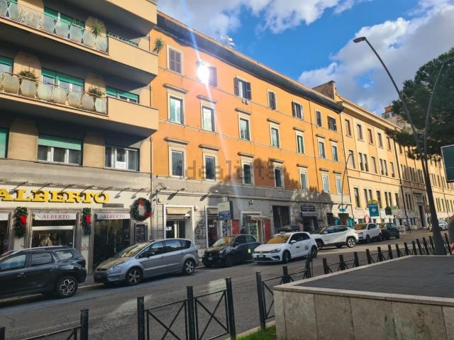 Appartamento in vendita di 160 m² in Via Appia Nuova, 165