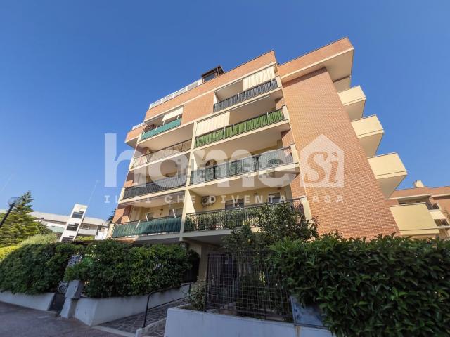Appartamento in vendita di 160 m² in Via Attica, 36