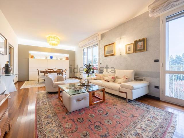 Appartamento in vendita di 160 m² in Via Bellombra