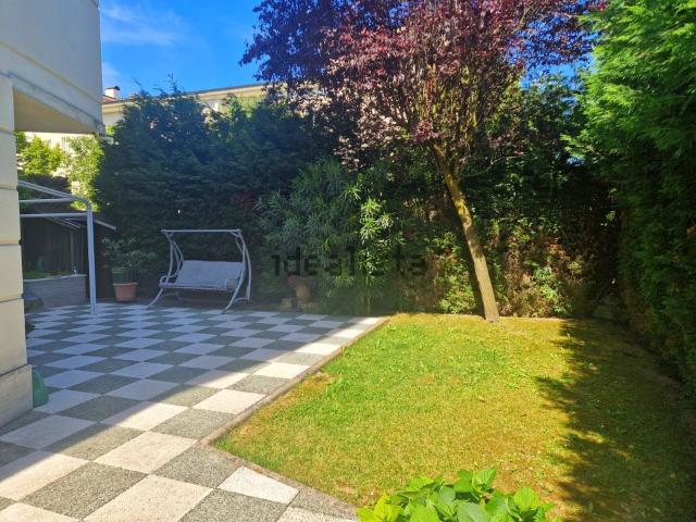 Appartamento in vendita di 160 m² in Via Brigata Reggio