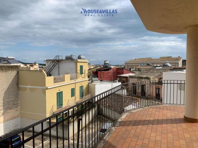 Appartamento in vendita di 160 m² in Via Galileo Galilei