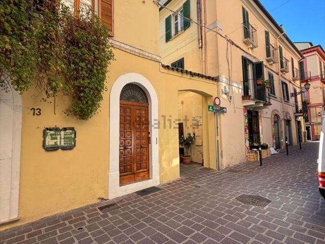 Appartamento in vendita di 160 m² in Via Gennaro Ravizza, 1