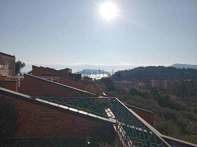 Appartamento in vendita di 160 m² in Via Giulio Vassale