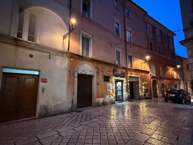Appartamento in vendita di 160 m² in Via Giuseppe Cesari, 33