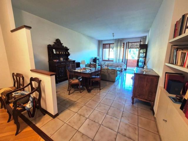 Appartamento in vendita di 160 m² in Via Giuseppe Pietri, 53100